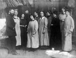 Н.М. Сапожникова в мастерской в Париже. 1911-1912